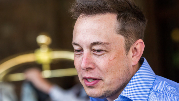 Elon Musk Barges Into Twitter HQ Carrying Sink as Deal Nears: ‘Let That ...